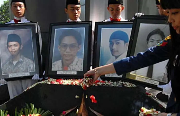 4 mahasiswa trisakti jadi korban